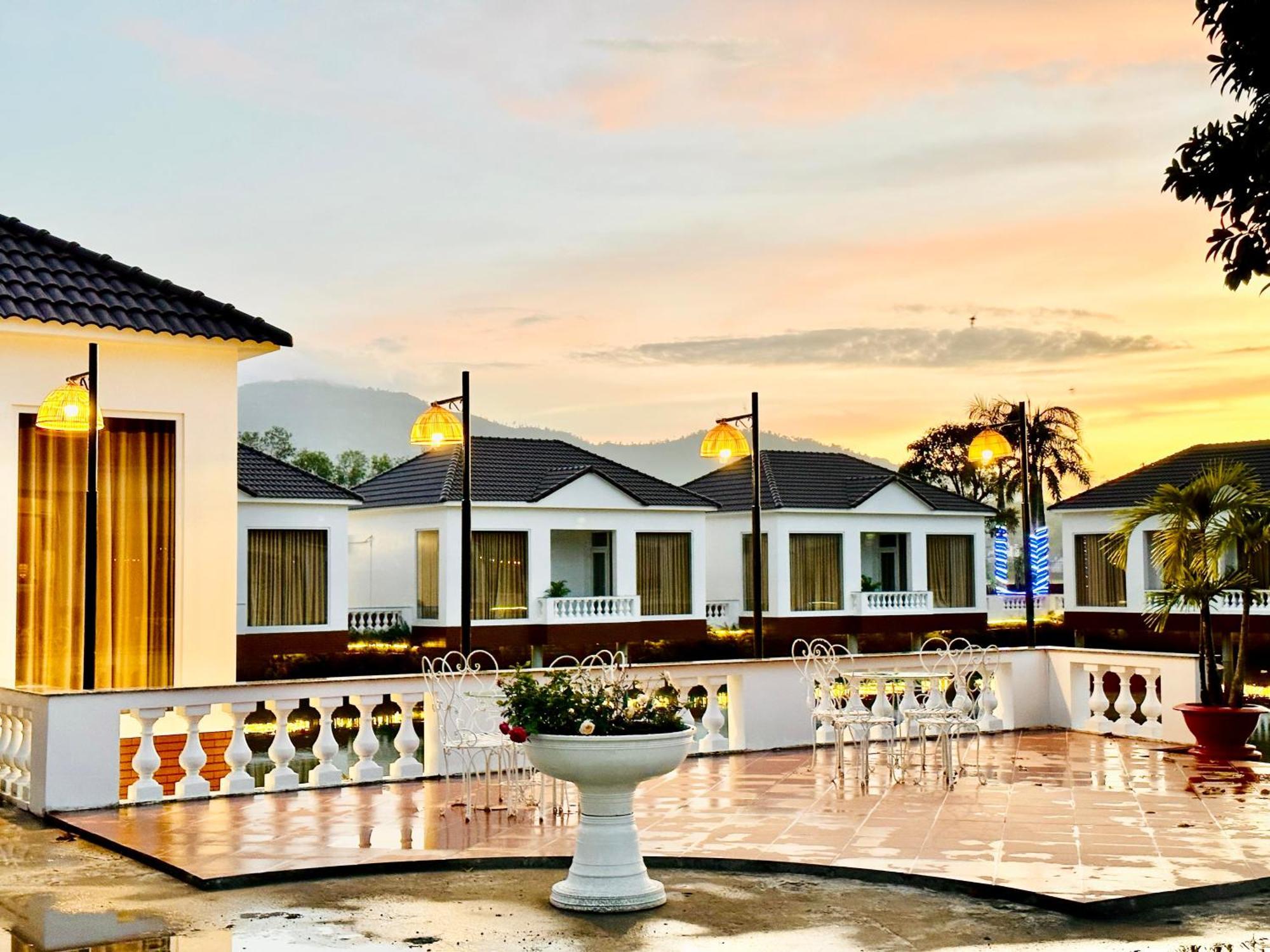 Rong Vang Resort Tri Ton エクステリア 写真