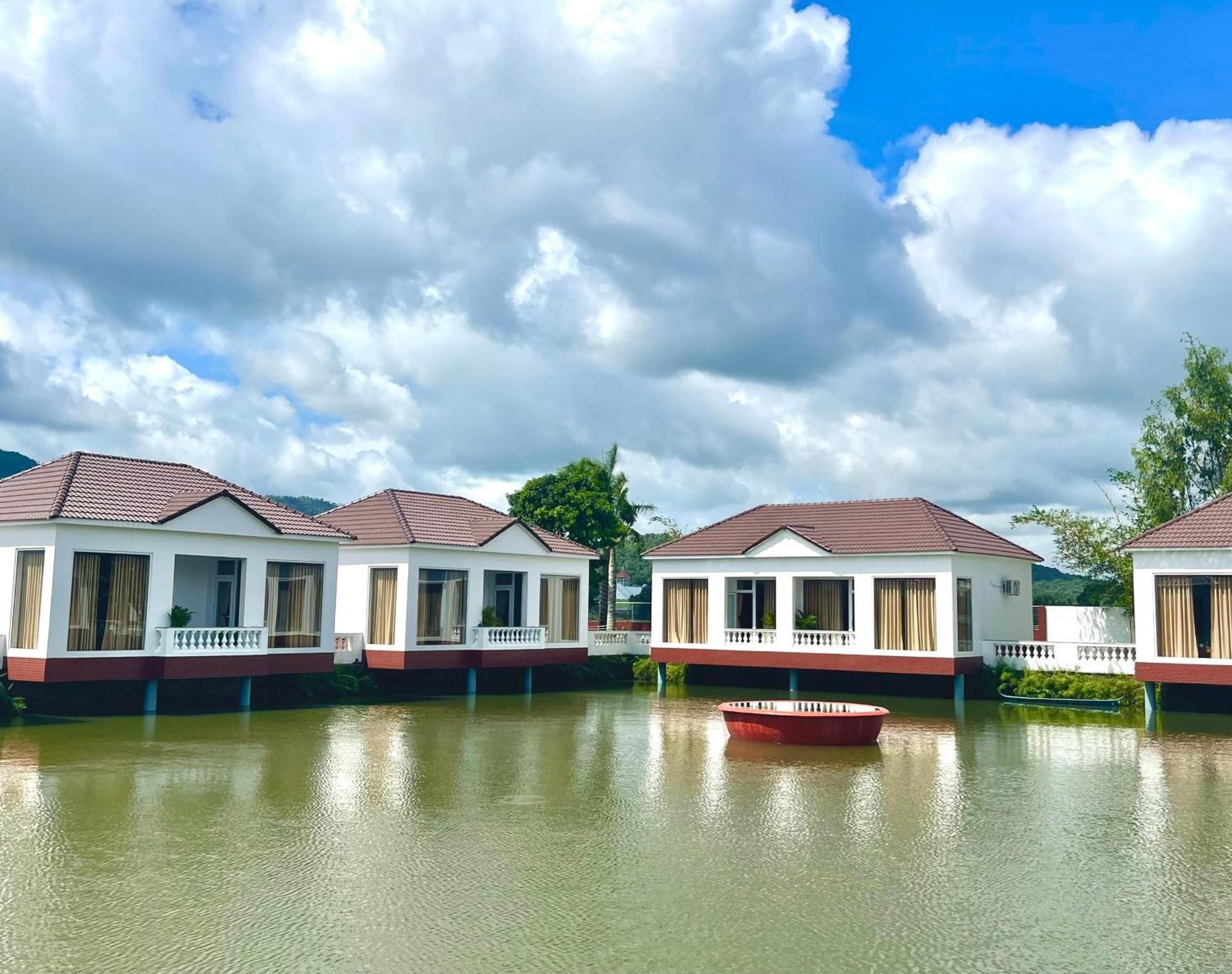 Rong Vang Resort Tri Ton エクステリア 写真